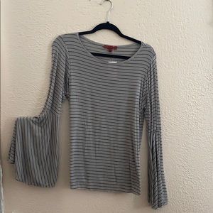 Long angel sleeve stripe top